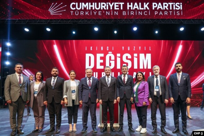 CHP Genel Başkanı Özgür Özel, İkinci Yüzyıl Değişim Kurultayı'nda
