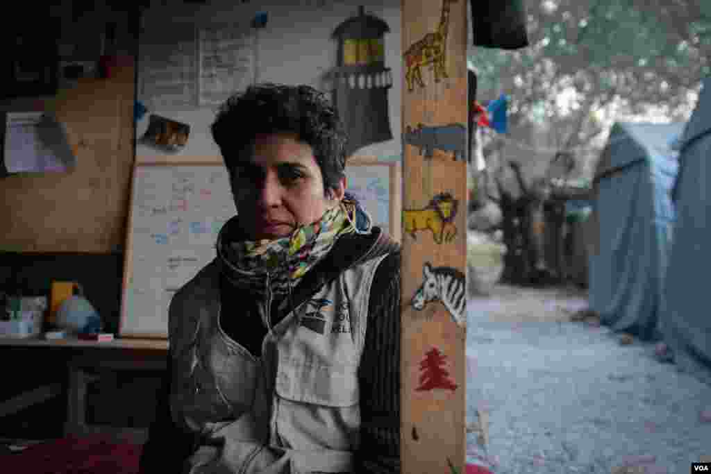 Andrea Montenegro is with Lighthouse Relief, which helps arriving refugees and has begun cleaning the local beaches of debris. (J. Owens/VOA)
