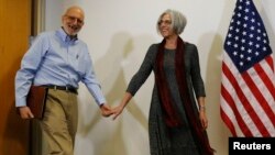 Alan Gross junto a su esposa Judy, luego de su liberación.