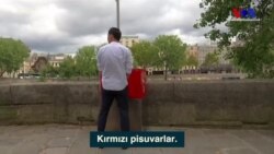Paris’te Kırmızı Pisuvarlar Tartışma Tarattı