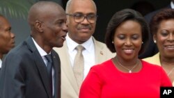 Président ya Haïti Jovenel Moise (G) na molongani wa ye Martine Moise, na Port-au-Prince, Haiti, 23 mai 2018. (AP Photo/Dieu Nalio Chery, File)