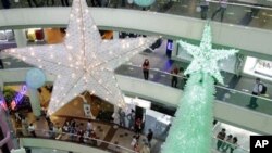 Visitors look at Christmas decorations displayed at a shopping mall in Jakarta, Indonesia,10 Dec 2010.