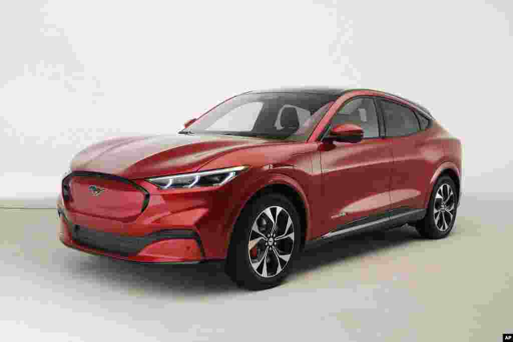 El nuevo Ford Mustang Mach-E SUV espera ganar terreno en el mundo de los autos eléctricos con esta versión.