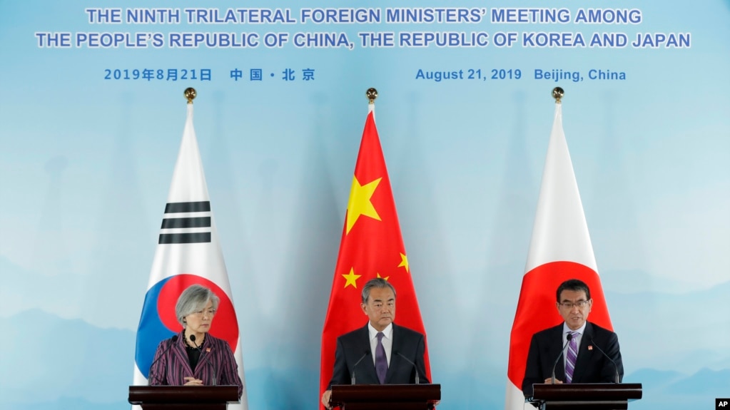 中日韩三国曾在2019年8月举行外长会议。（美联社）(photo:VOA)
