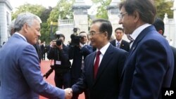 Chinese Premier Wen Jiabao, center, is greeted by Belgian PM Elio Di Rupo, right, and Belgian FM Didier Reynders prior to a meeting at the Egmont Palace in Brussels, September 20, 2012. 