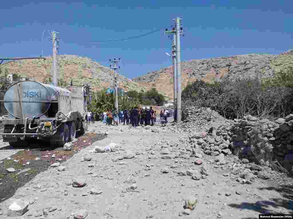 In this Nov. 11, 2010 file photo, 43-year-old Peter Berg who lost his vision to diabetes in his 20s, works at his office in Chicago. Using software that reads content to him, he can surf websites for work, check Facebook and pay his bills online.