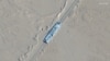 衛星圖片顯示中國在新疆若羌縣修建模擬軍艦的可移動標靶，用作解放軍遠程反艦彈道導彈測試。（2021年10月20日）