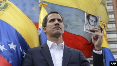 Juan Guaido, 35 tuổi, tuyên bố ông là tổng thống lâm thời của Venezuela hôm thứ Tư. Kể từ khi đó, Mỹ, Canada và hầu hết các nước Mỹ Latin khác đã công nhận ông.