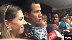 El presidente encargado de Venezuela, Juan Guaidó, se encontraba con su evento en un evento político en una universidad en Caracas. [Foto: Alvaro Algarra, VOA].