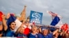 法國球迷在莫斯科紅場慶祝國慶日 期待法國隊決賽獲勝