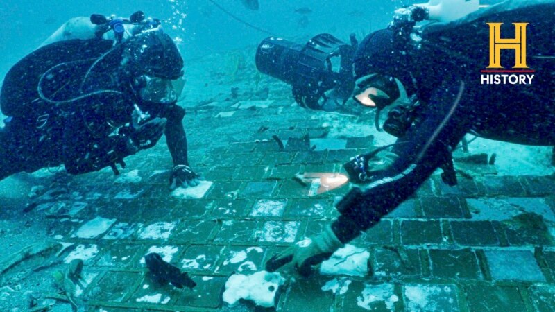 Divers Looking for Old Warplane Find Part of Space Shuttle