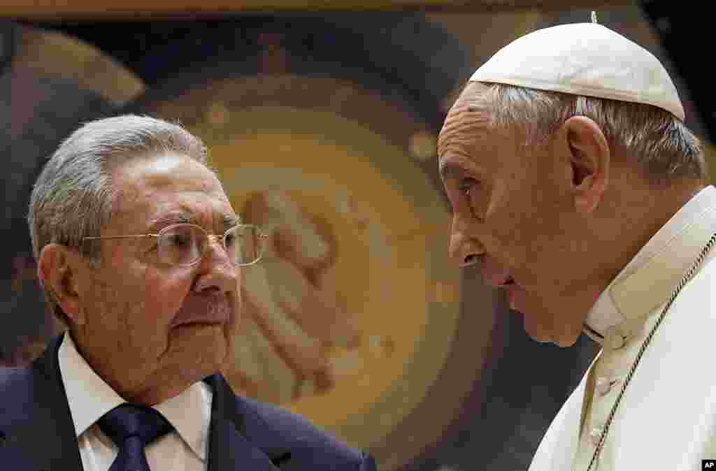 Pope Francis meets Cuban President Raul Castro during a private audience at the Vatican, May 10, 2015.