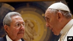 Pope Francis meets Cuban President Raul Castro during a private audience at the Vatican, May 10, 2015.