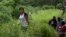 Niños guatemaltecos viajan a través de México hacia Estados Unidos.