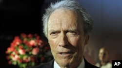 Aktor dan Sutradara Film Clint Eastwood mendukung Mitt Romney sebagai capres AS dari partai Republik dalam acara penggalangan dana di Sun Valley, Jum'at, 3 Agustus 2012 (Foto: dok).