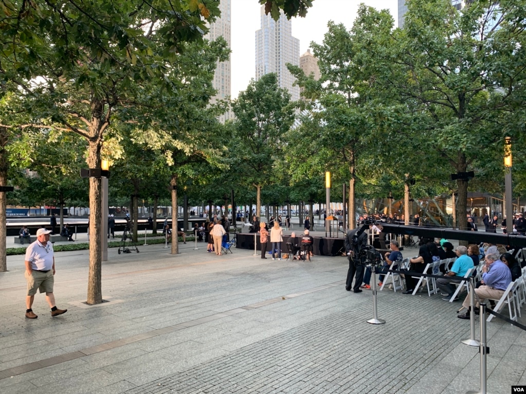 El evento este año también hizo silencio para recordar la caída de cada una de las torres gemelas, el 11 de septiembre de 2011, en Nueva York.