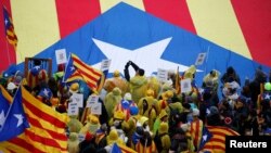 Para Pro-kemerdekaan Catalonia dari seluruh Eropa ikut serta dalam aksi unjuk rasa untuk memberikan dukungan mereka kepada pemimpin Catalan Carles Puigdemont yang digulingkan dan pemerintahannya, di Brussels, Belgia pada tanggal 7 Desember 2017.(Foto: dok).