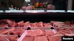 2019年9月23日北京一家沃爾瑪超市裡的豬肉櫃檯。