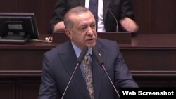 Presiden Turki Recep Tayyip Erdogan berjanji akan mengungkapkan rincian kematian Khashoggi dalam pidato, Selasa, 23 Oktober 2010. (Foto: screenshot/TRT TV).