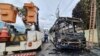 Los restos carbonizados de un autobús yacen en una calle luego de tres días de disturbios, el martes 14 de marzo de 2023, en Natal, estado de Río Grande do Norte, Brasil. 
