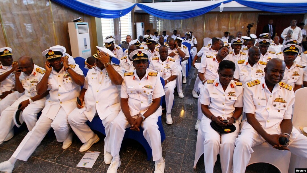 Mayakan Ruwa suna hallartar taron sauyin shugabanci a birnin Abuja Junairu 20, 2014.