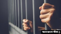 কারাগারের বন্দীকে করোনার টিকা দেওয়া হয়েছে। (ছবি- অ্যাডোব স্টক) 