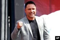 FILE- Boxer Oscar De La Hoya is pictured during a press conference in Mexico City, March 1, 2019. De La Hoya’s return to the ring has been postponed because he tested positive for COVID-19.