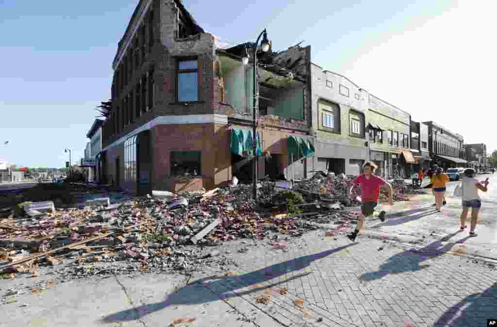 تخریب یک ساختمان مسکونی بر اثر گردباد در آیووا