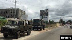 Un convoi militaire à Libreville, la capitale du Gabon, le 24 septembre 2016. 