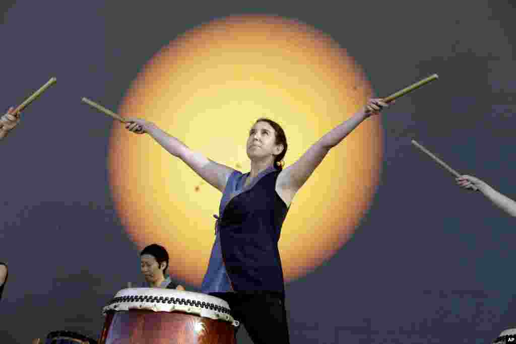 Portland Taiko drummer Karen Tingey performs in front of a live video shot of the sun to introduce the solar eclipse from Salem, Oregon, Aug. 21, 2017.