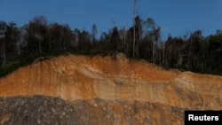 Tambang batu bara mengakibatkan kerusakan lingkungan dekat Samarinda, Provinsi Kalimantan Timur. (Foto: Ilustrasi/REUTERS/Beawiharta) 