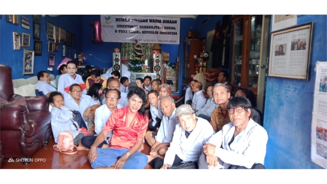 Mami Yuli (center, in red shirt) and elderly trans women pose for a photo at the FKWI shelter. (Courtesy - FKWI)