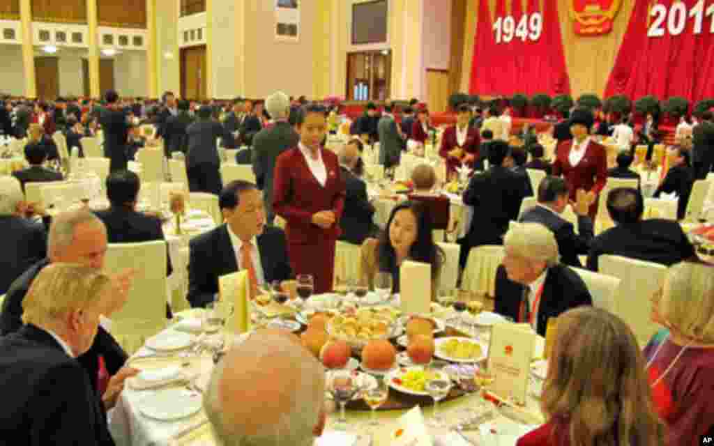 出席国庆招待会的各国宾客