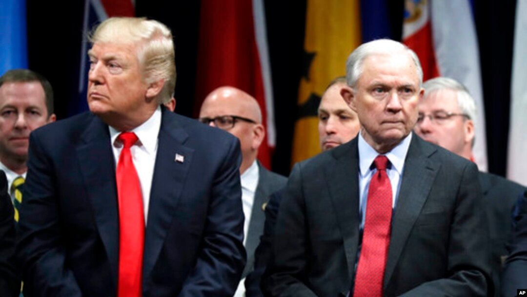 Tổng thống Donald Trump và Bộ trưởng Tư pháp Mỹ Jeff Sessions.