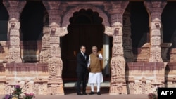 Indian Prime Minister Narendra Modi (R) welcomes French President Emmanuel Macron to the founding conference of the International Solar Alliance in New Delhi on March 11, 2018. 