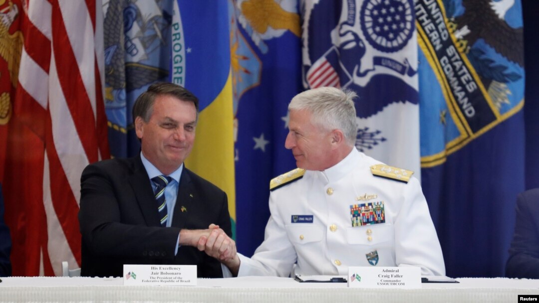 El presidente de Brasil, Jair Bolsonaro, visitó el Comando Sur de EE.UU., el domingo 8 de marzo de 2020. Durante la visita firmó un acuerdo de cooperación militar.