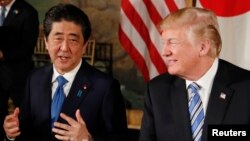 U.S. President Donald Trump and Japan's Prime Minister Shinzo Abe speaks while dining at Trump's Mar-a-Lago estate. (April 18, 2018)