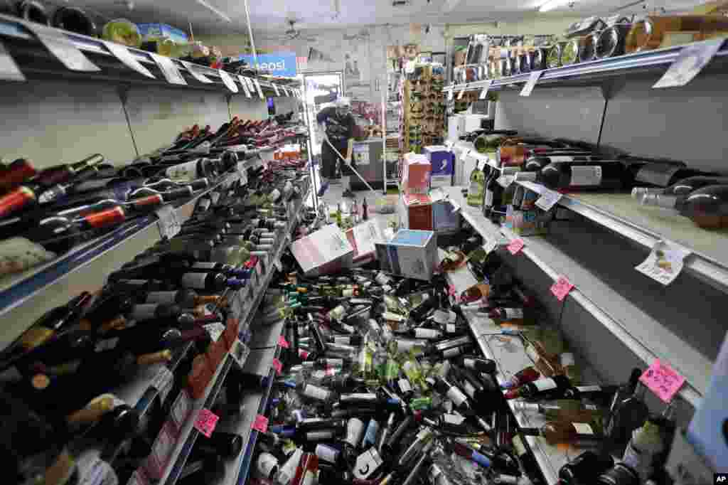 Bottles of wine are strewn in the middle of an aisle in the Eastridge Market in Ridgecrest, California, July 6,2019, after Friday night's 7.1-magnitude earthquake, which jolted an area from Sacramento to Mexico.