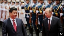 2014年5月習近平主席和普京總統在上海西郊國賓館的歡迎儀式上閱兵。中俄有聯合有競爭