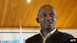 Nick Mwenda, président de la fédération de football du Kenya lors d'une conférence de presse, Nairobi, le 3 mai 2018. 