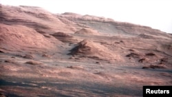好奇號火星車送回的火星照片。 （2012年8月27日)