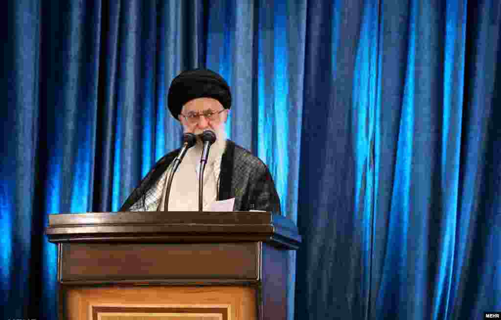 آیت الله علی خامنه ای رهبر جمهوری اسلامی ایران بعد از یک هفته، درباره تعبیر &laquo;آتش به اختیار&raquo; گفت، به معنای بی&zwnj;قانونی و فحاشی نیست. بعد از اینکه آقای خامنه ای این تعبیر را به کار برد، عده ای به حسن روحانی در روز قدس حمله کردند و او را با بنی صدر مقایسه کرده بودند.