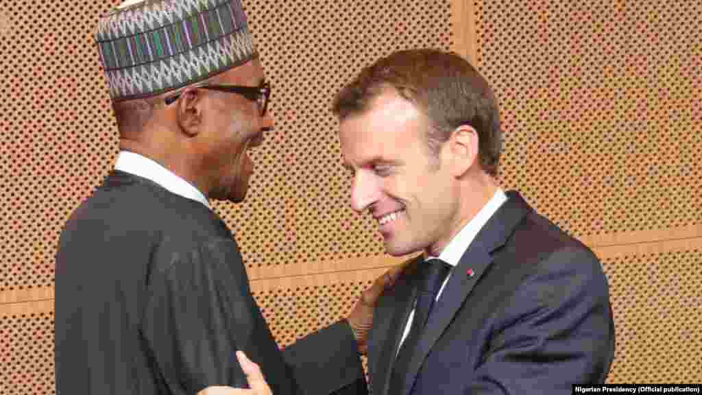 Shugaba Buhari tare da Shugaban Faransa Emmanuel Macron a bikin rufe Taron Kolin Kungiyar Tarayyar Afirka