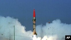 파키스탄이 지난 2004년 11월 '가즈나비' 탄도 미사일을 시험발사했다. 