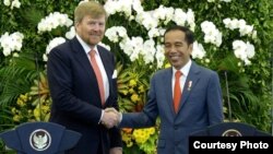 Presiden Jokowi dan Raja Belanda Willem Alexander dalam konferensi pers di Istana Kepresidenan Bogor, Selasa, 10 Maret 2020. (Foto: Biro Setpres)