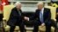 Falastin rahbari Mahmud Abbos (chapda) AQSh Prezidenti Donald Tramp bilan, Oq uy, Vashington, 3-may, 2017-yil.