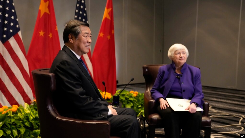 美国财政部长耶伦与中国副总理何立峰在旧金山会晤。(2023年11月10日)(photo:VOA)