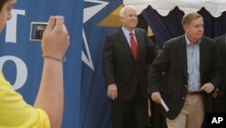 John McCain y Lindsay Graham se han unido a los llamados de los demócratas para revisar los reportes de intervención rusa en las elecciones presidenciales.