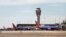 Bandara internasional Sky Harbor di Phoenix, Arizona, tempat berlangsungnya kelas untuk mengatasi rasa takut terbang. (Foto: Dok)