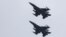 Винищувачі F-16 літають над Куцовою, нещодавно відбудованою авіабазою НАТО в Албанії, 4 березня 2024 року. REUTERS/Florion Goga